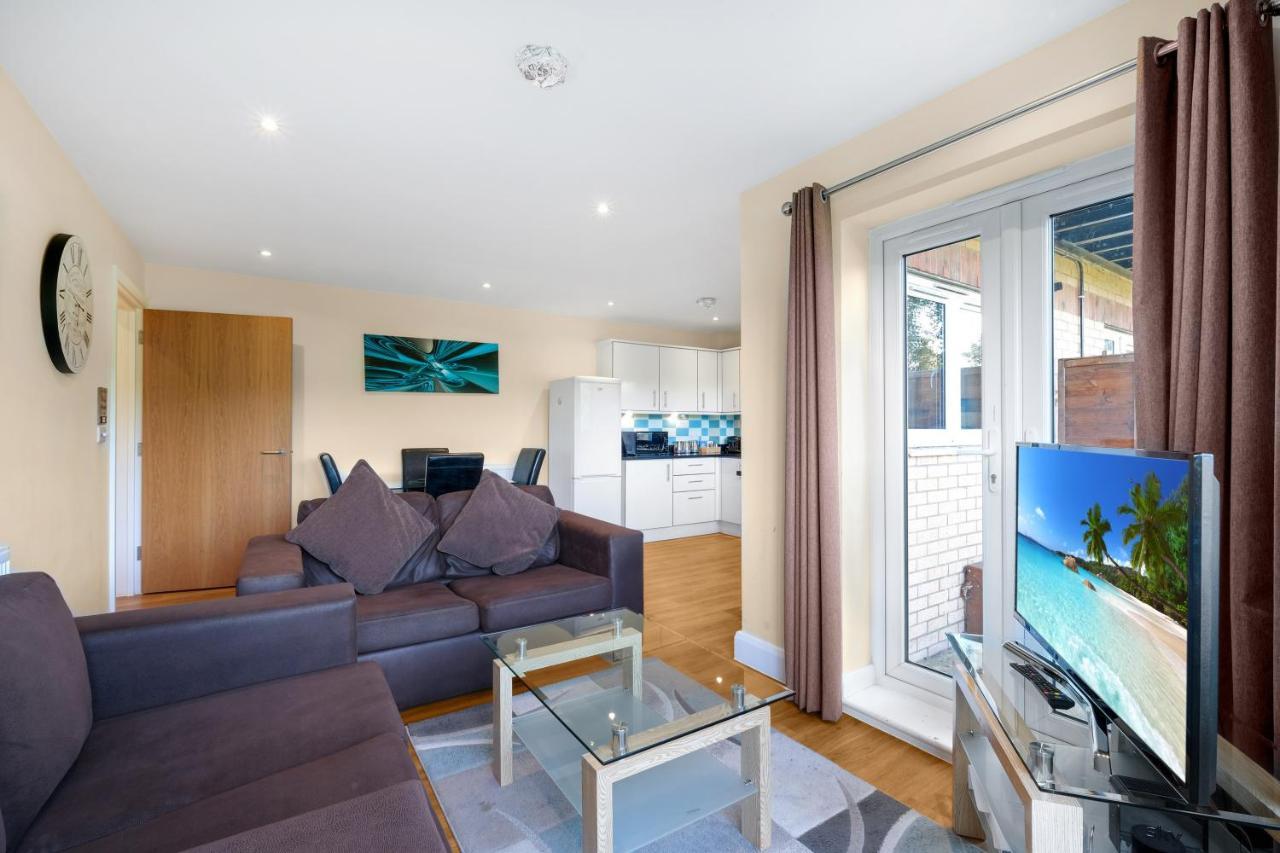 London Heathrow Living Serviced Apartments By Ferndale Stanwell Bagian luar foto