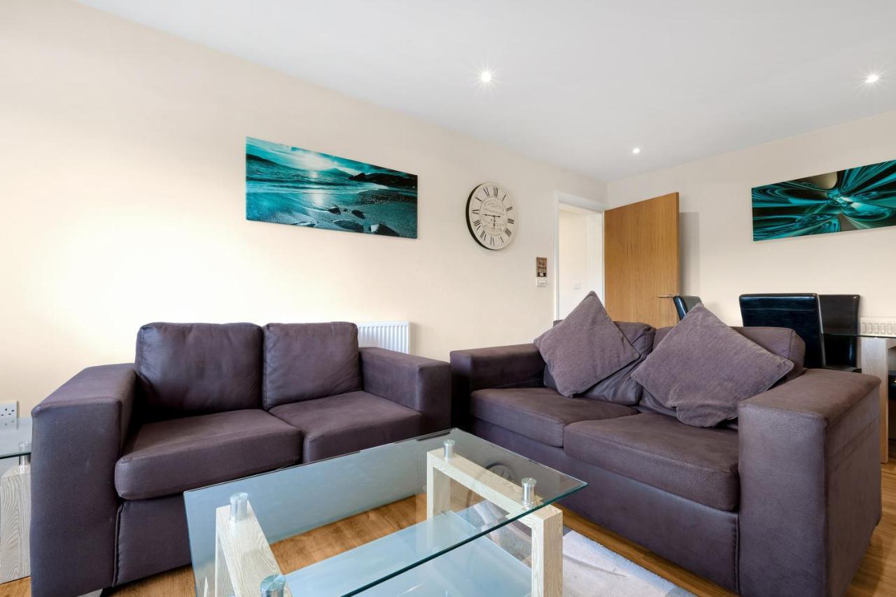 London Heathrow Living Serviced Apartments By Ferndale Stanwell Bagian luar foto