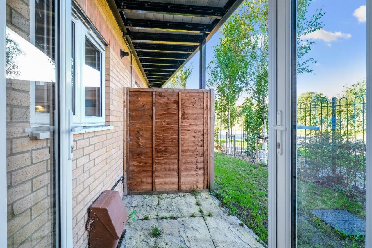 London Heathrow Living Serviced Apartments By Ferndale Stanwell Bagian luar foto