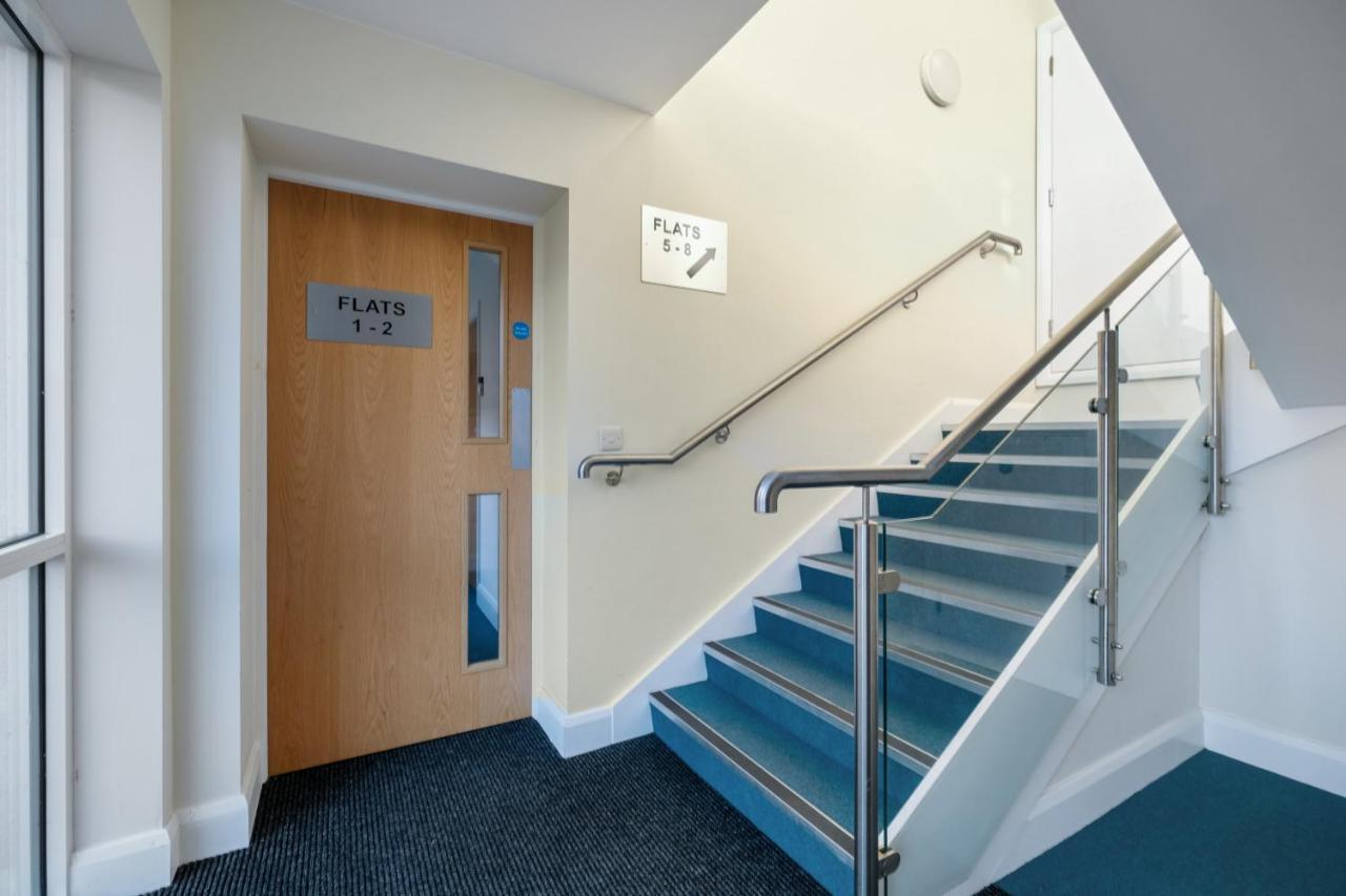 London Heathrow Living Serviced Apartments By Ferndale Stanwell Bagian luar foto