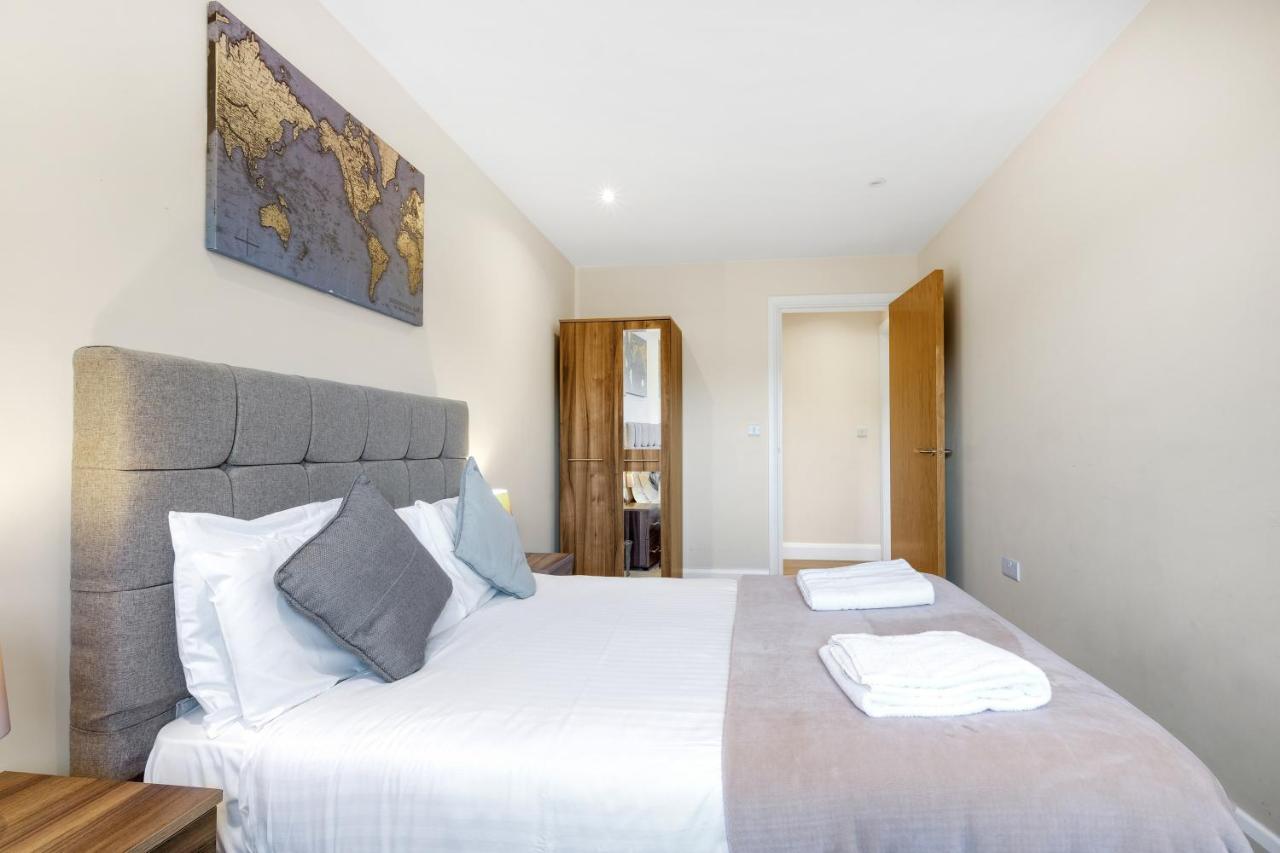 London Heathrow Living Serviced Apartments By Ferndale Stanwell Bagian luar foto