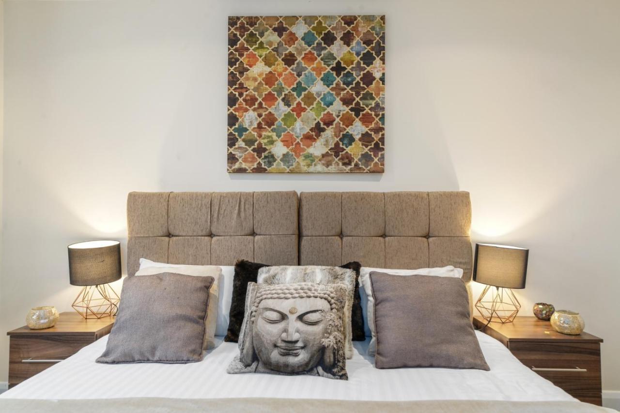London Heathrow Living Serviced Apartments By Ferndale Stanwell Bagian luar foto
