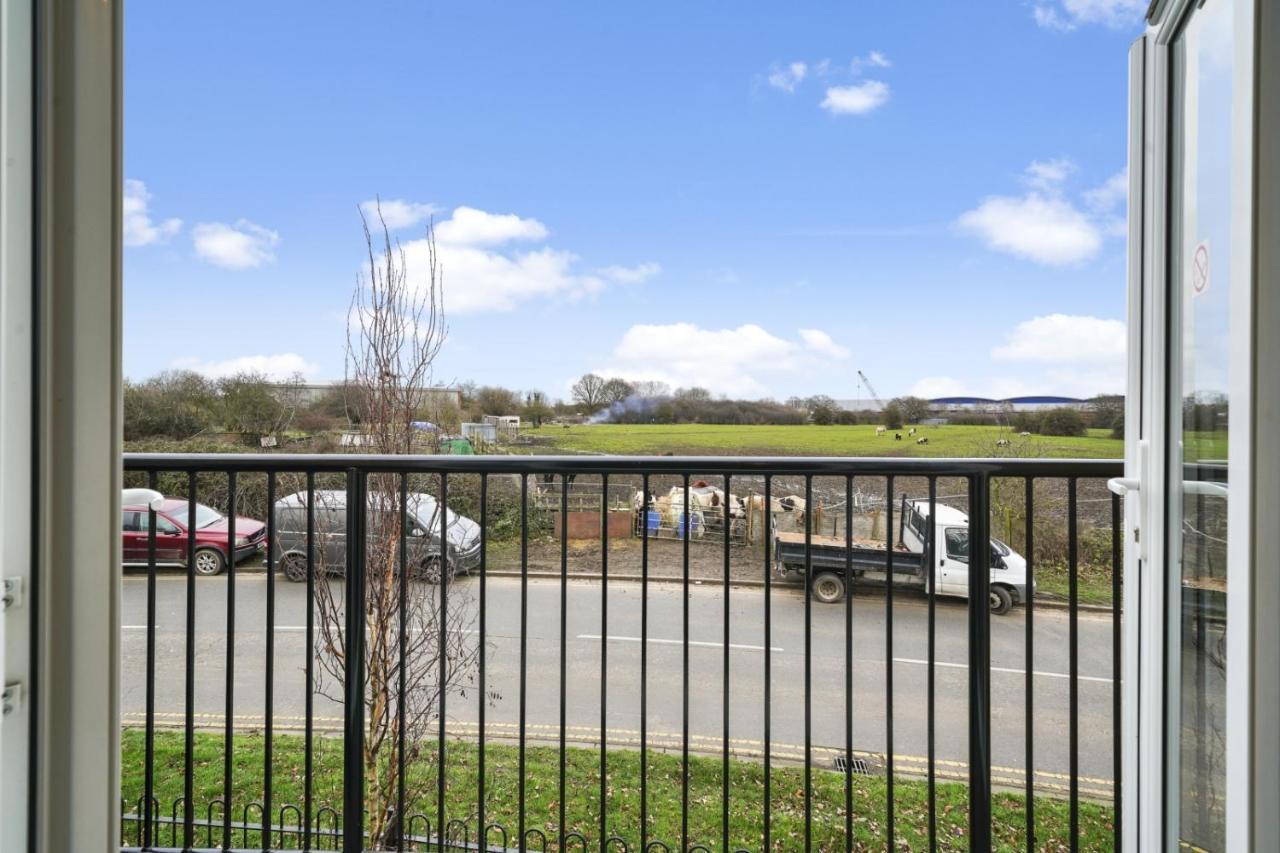 London Heathrow Living Serviced Apartments By Ferndale Stanwell Bagian luar foto