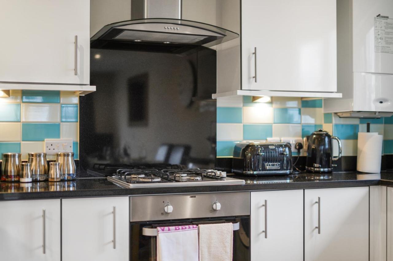 London Heathrow Living Serviced Apartments By Ferndale Stanwell Bagian luar foto