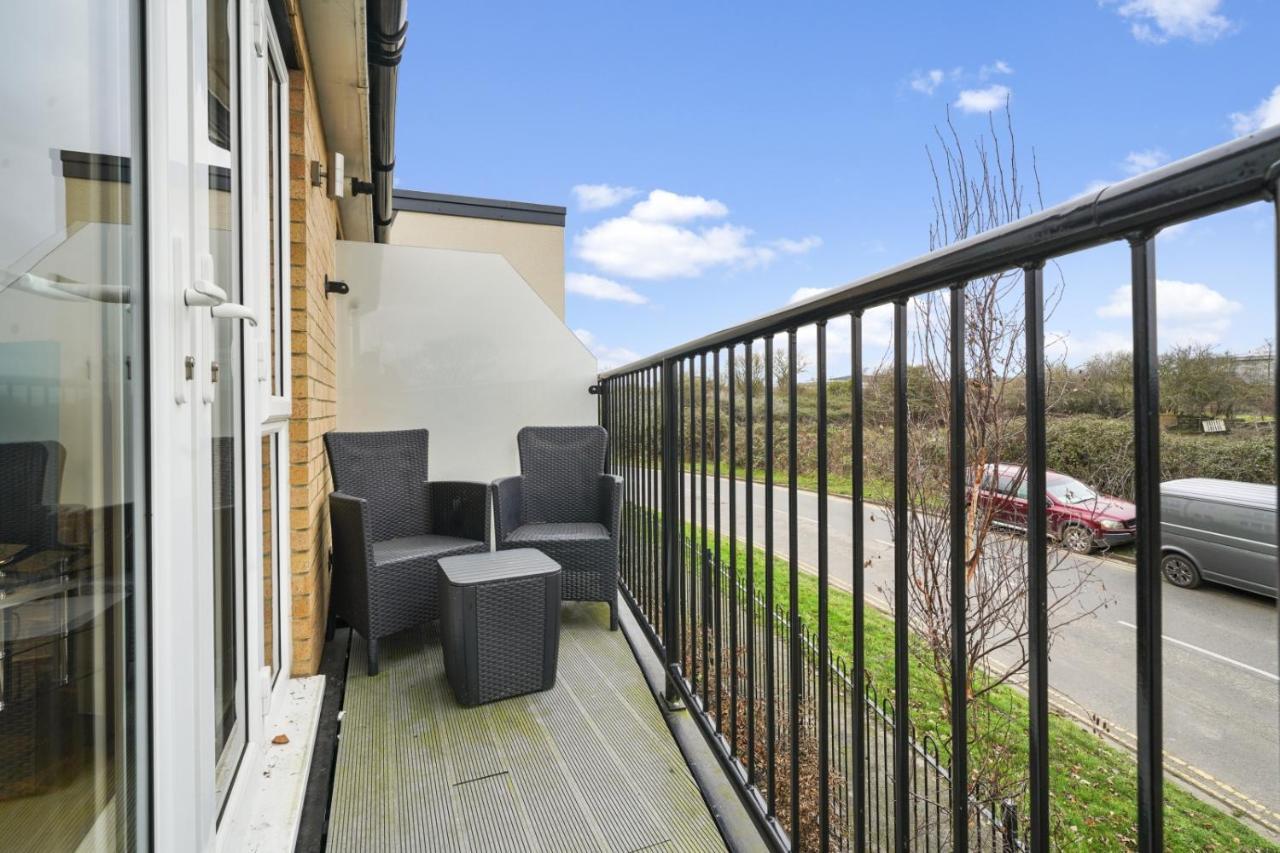 London Heathrow Living Serviced Apartments By Ferndale Stanwell Bagian luar foto