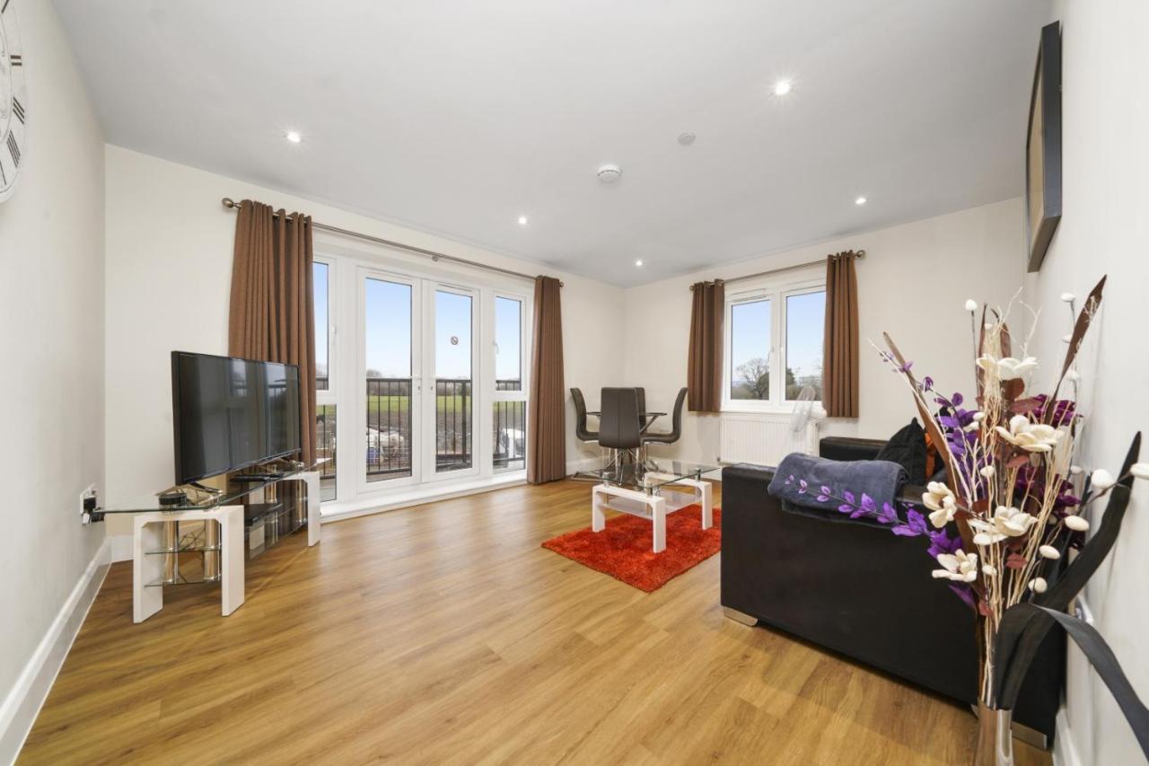 London Heathrow Living Serviced Apartments By Ferndale Stanwell Bagian luar foto