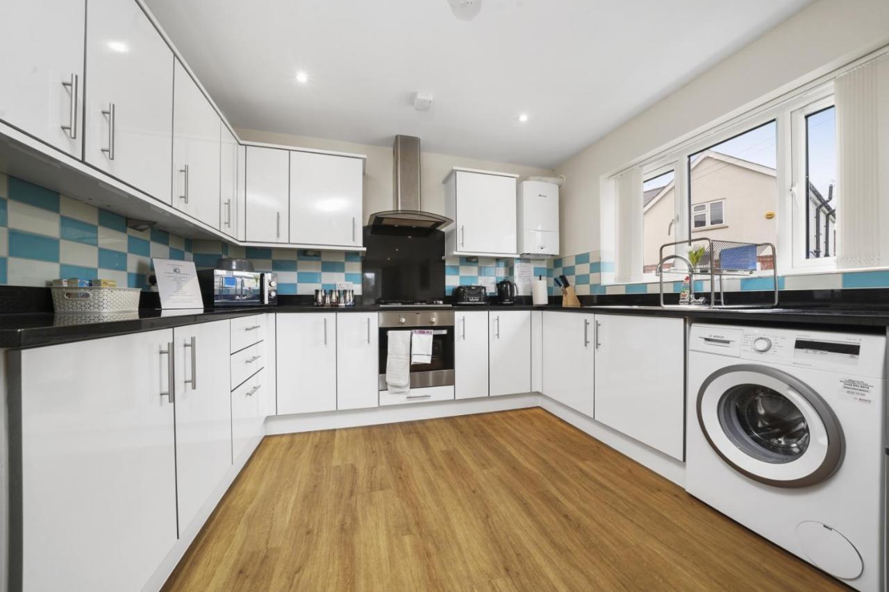 London Heathrow Living Serviced Apartments By Ferndale Stanwell Bagian luar foto