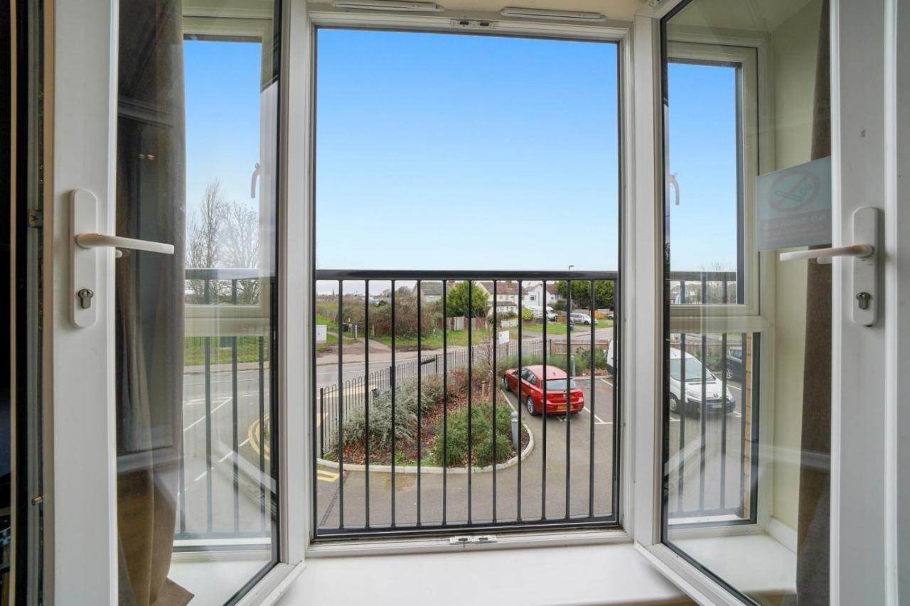 London Heathrow Living Serviced Apartments By Ferndale Stanwell Bagian luar foto